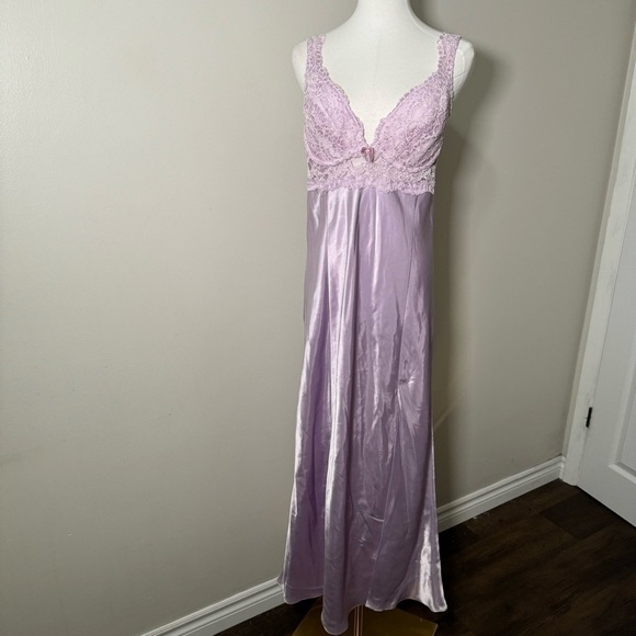 Vintage Victoria secret lavender slip dress with padding L - Picture 2 of 10
